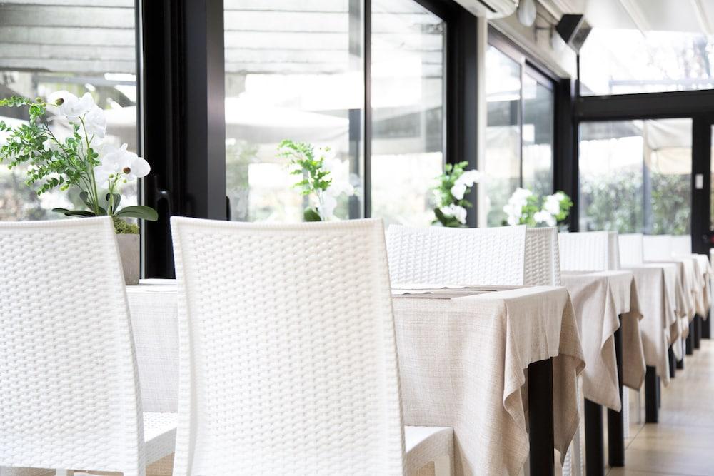 Ih Hotels Milano Eur - Trezzano Sul Naviglio Buitenkant foto