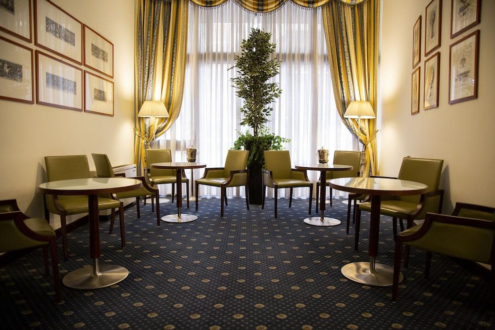 Ih Hotels Milano Eur - Trezzano Sul Naviglio Buitenkant foto