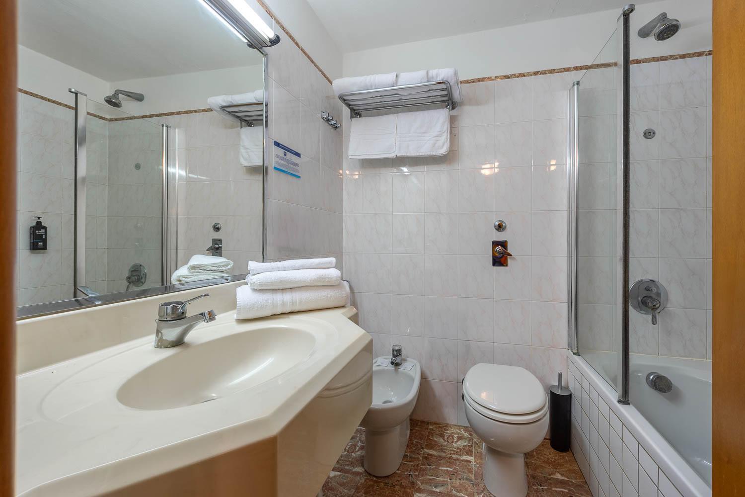 Ih Hotels Milano Eur - Trezzano Sul Naviglio Buitenkant foto