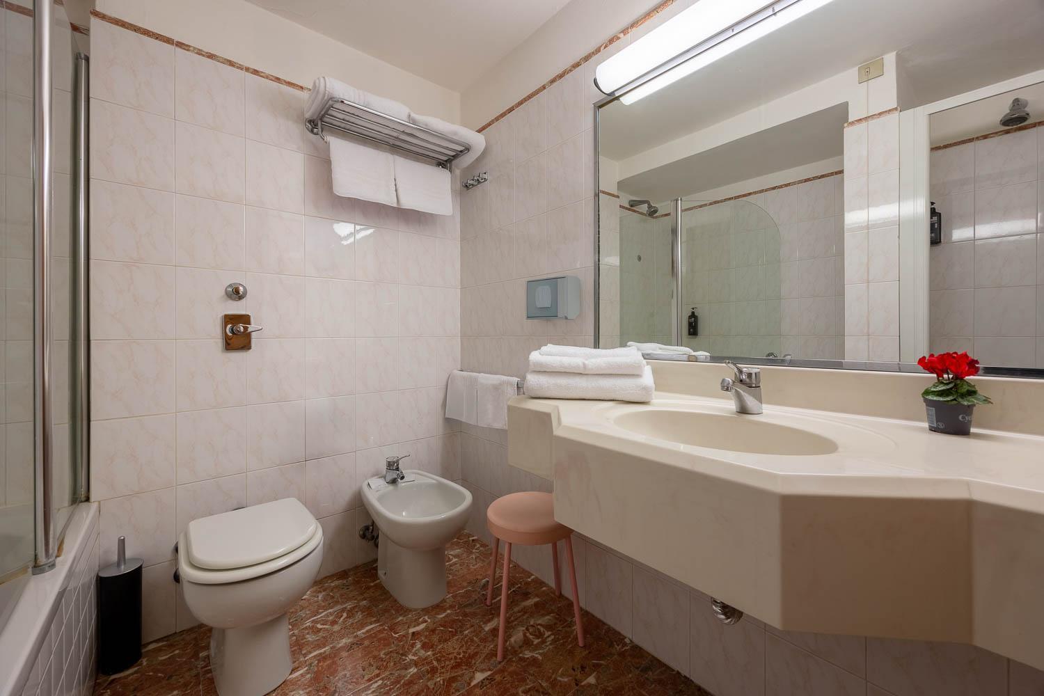 Ih Hotels Milano Eur - Trezzano Sul Naviglio Buitenkant foto